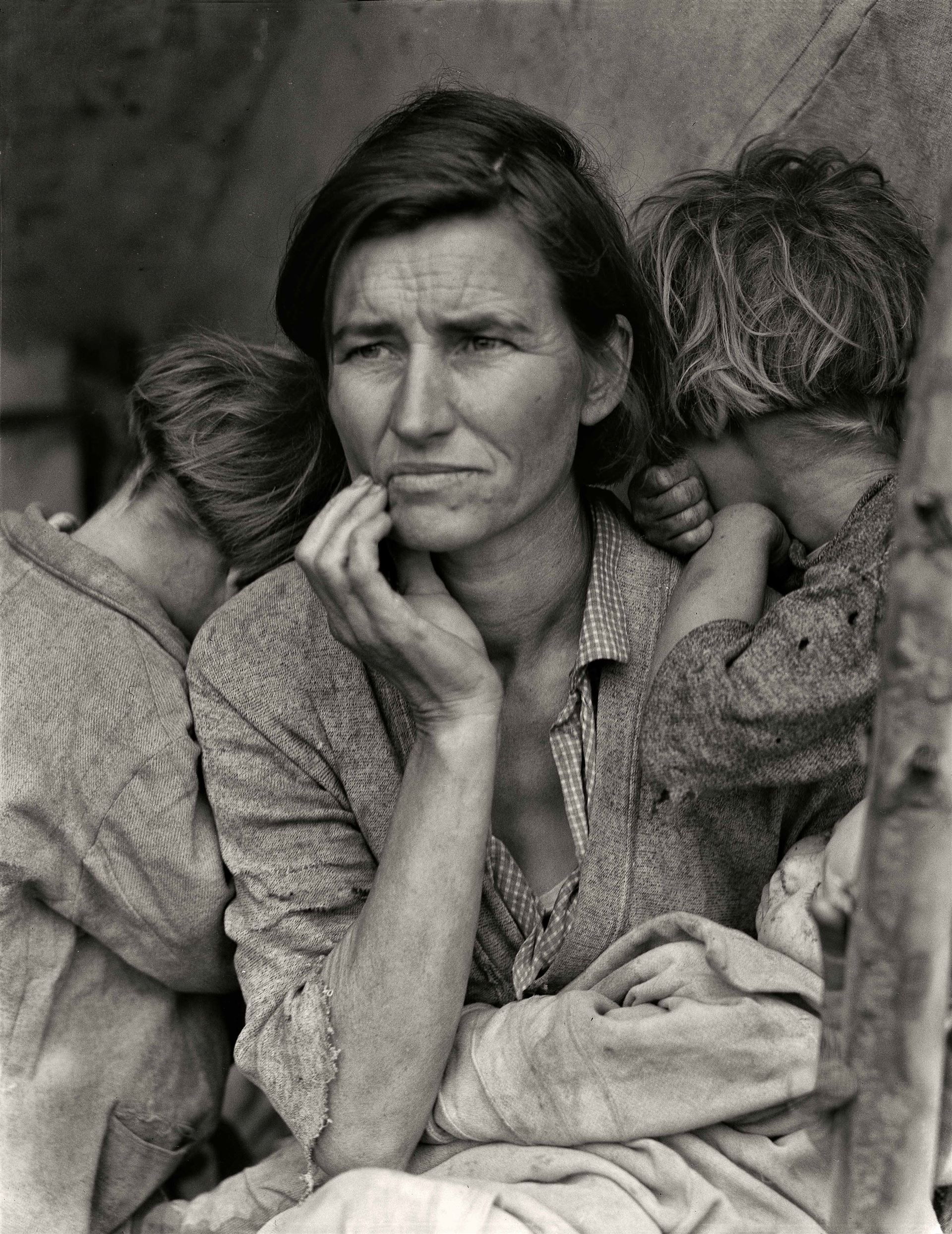 Dorothea Lange, Madre migrante. Raccoglitori poveri di piselli in California. Madre di sette figli. Età: trentadue. Nipomo, California. 1936© Dorothea Lange